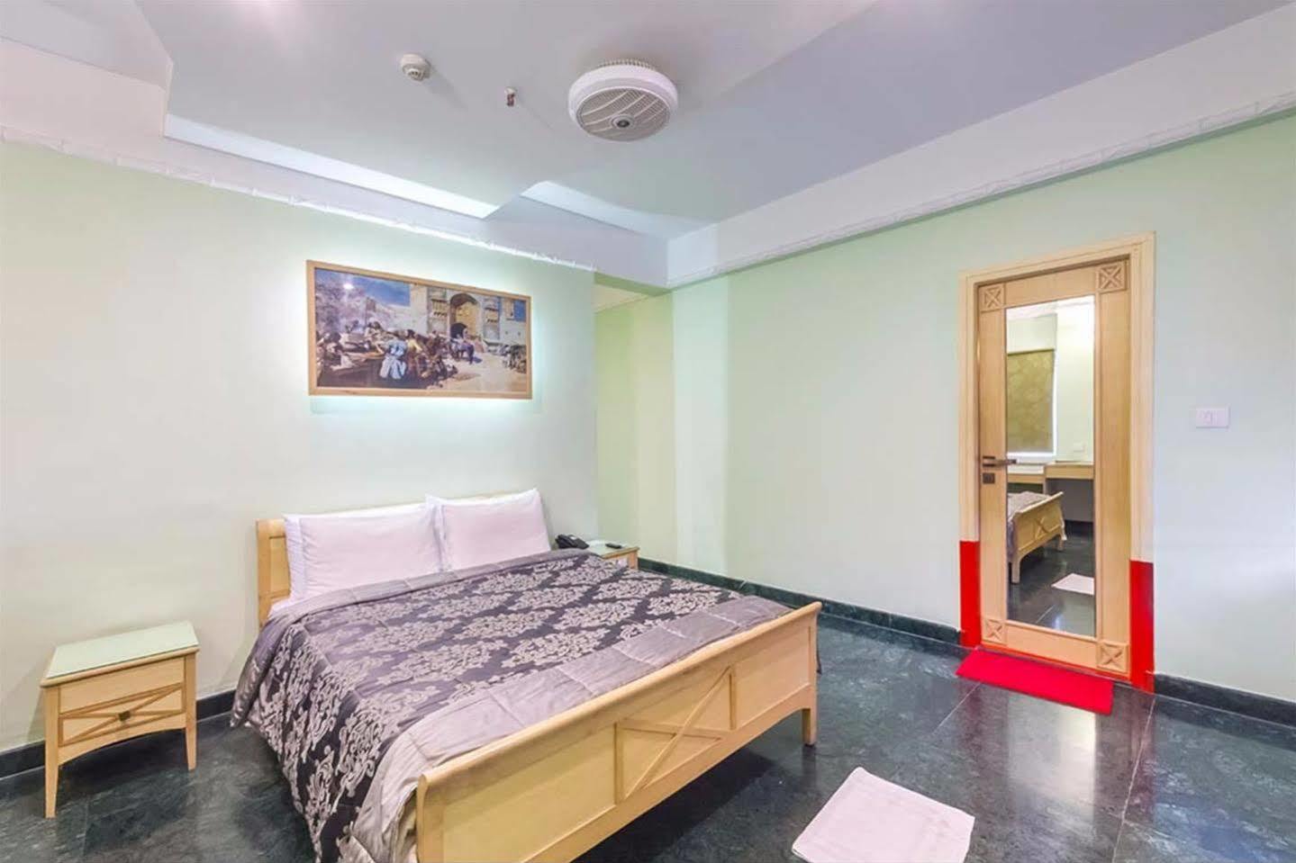 Treebo Komfort Suites, 3 Km From Mysore Palace Exteriör bild